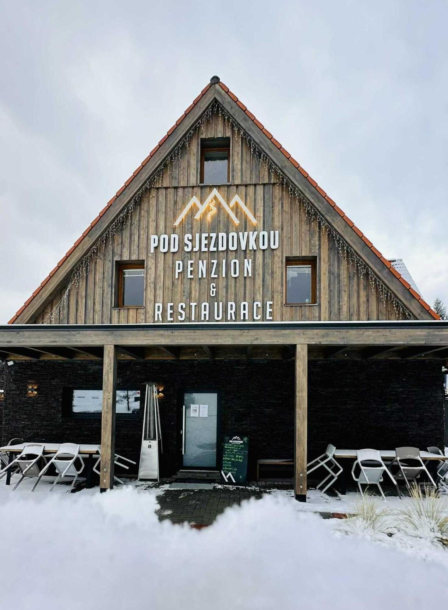 Penzion A Restaurace Pod Sjezdovkou Ченковице Экстерьер фото